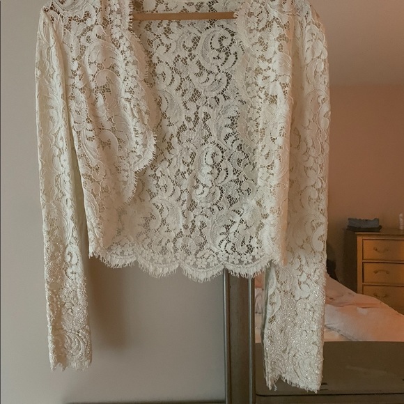 Absolutely gorgeous gown lace satin bought $9000 - Picture 4 of 10